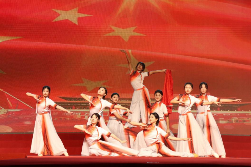 艺绘青春卷 情燃赤子心——襄阳三中第二十届校园文化艺术节璀璨绽放