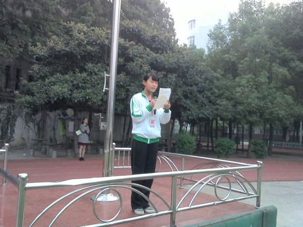高一A级部10.6升旗仪式学生月考动员.jpg