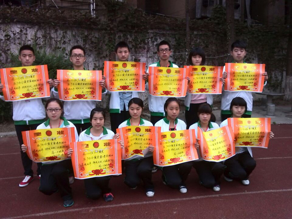 高一A级部10.6升旗仪式文明寝室.jpg