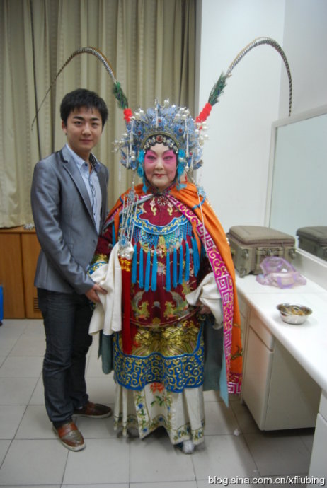 【网络文章】刘冰拜豫剧大师马金风为师 中国最美男旦刘冰是怎样炼成