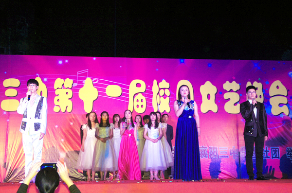 歌伴舞《长大后我就成了你》1.JPG