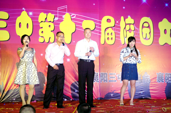 高一B级部教师表演.JPG